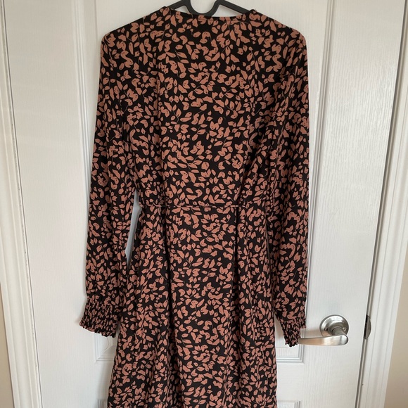 💕2 for $19 💕 | VERO MODA Printed Wrap Dress | XS - Picture 5 of 7